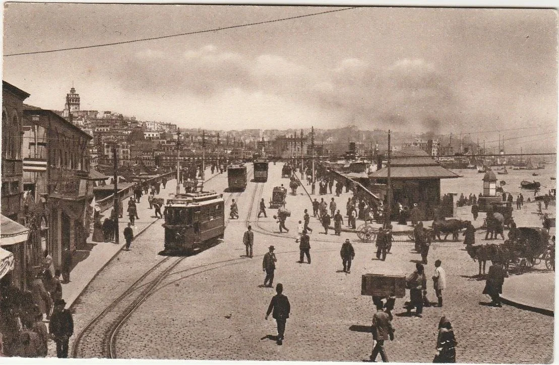 galata-koprusu-girisinde-tramvaylar-TSHL.webp