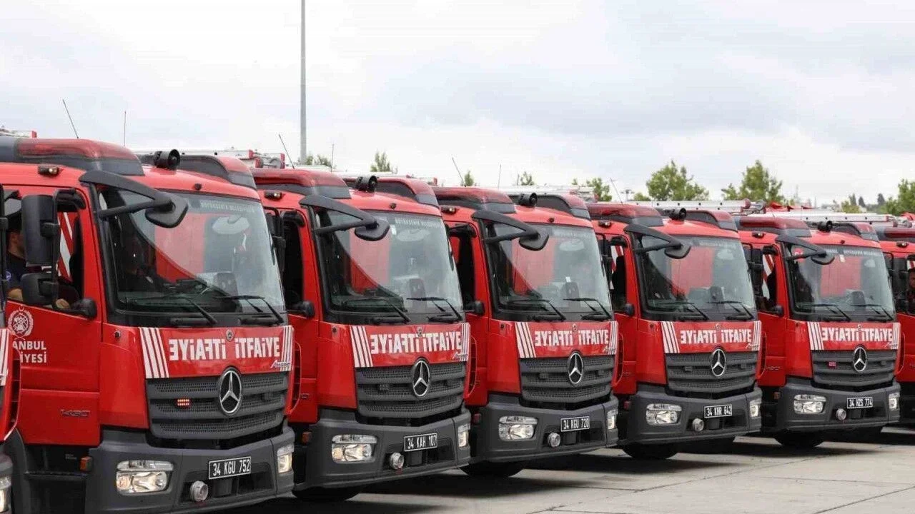 istanbul-itfaiyesi-yeni-araclarini-tanitti-134-arac-hizmete-basladi.webp
