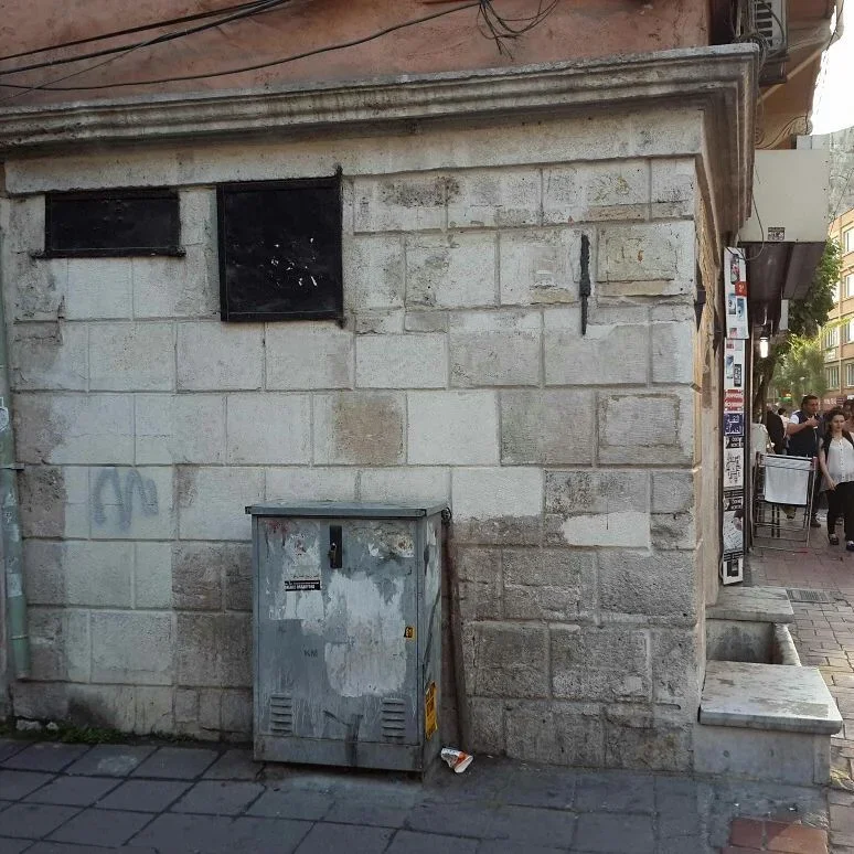 Süleyman han çeşmesiTavaşi Çeşme Sokak üzerinde Türkeli Caddesi ile Çifte Gelinler Caddesi or...webp