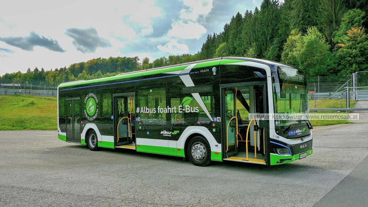 1200px-2023_10_05_E-Bus_MAN_Lions_City_12E_von_Albus_Salzburg.webp