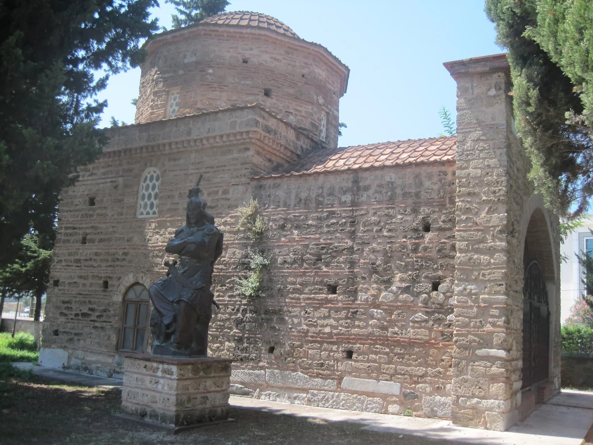 18 KIRGIZLAR TÜRBESİ