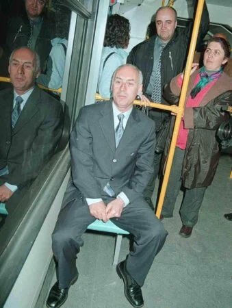 2.-YAZI-ICIN-BURSARAYIN-29-EKIM-2001DEKI-ILK-EGITIM-SURUSUNE-ERDOGAN-BILENSERLE-BIRLIKTE-KATILDIK-339x450