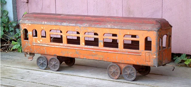2014-10-07 20-56-29 http images.oneofakindantiques.com 3280_vintage_tin_train_railroad_car_1.jpg - Yandex