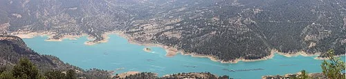 500px-Gezende-Stausee_bei_Evsin,_Blick_nach_Süd