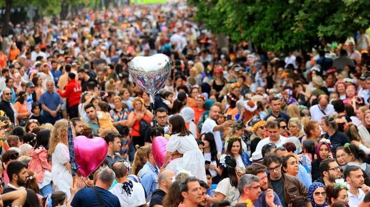 6623edf463198a575d9bb94c