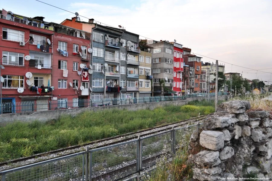 alişan sokağa surdan bakış