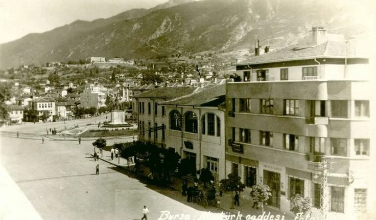 AtaturkCaddesiValilikyanı