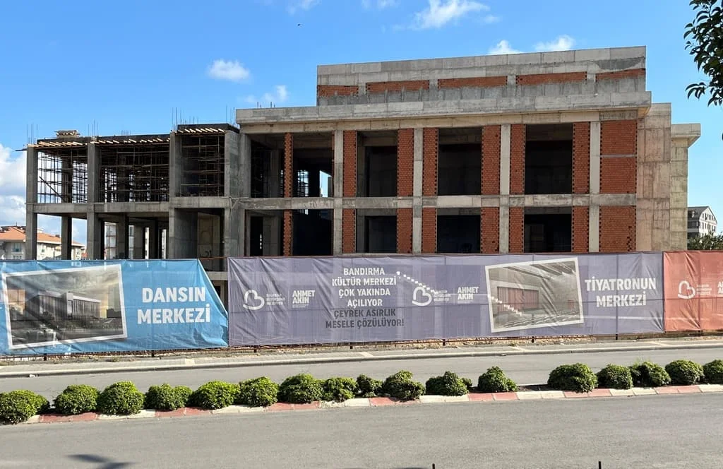 baskan_akin_bandirma_kultur_merkezi_insaatini_yeniden_baslatti_4