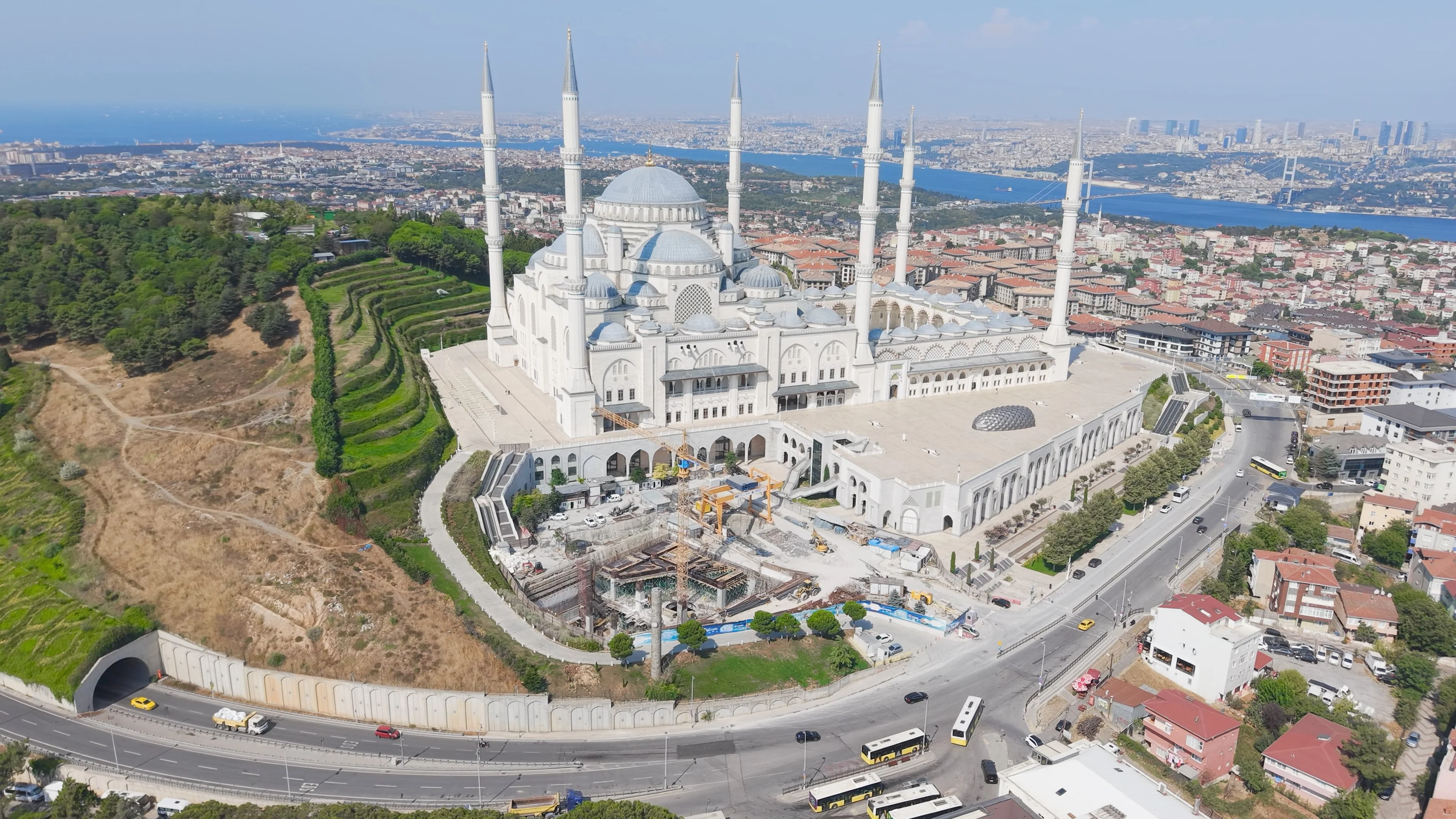 Büyük-Çamlıca-Camii-İstasyonu.00_08_14_00.Still073 (1).webp