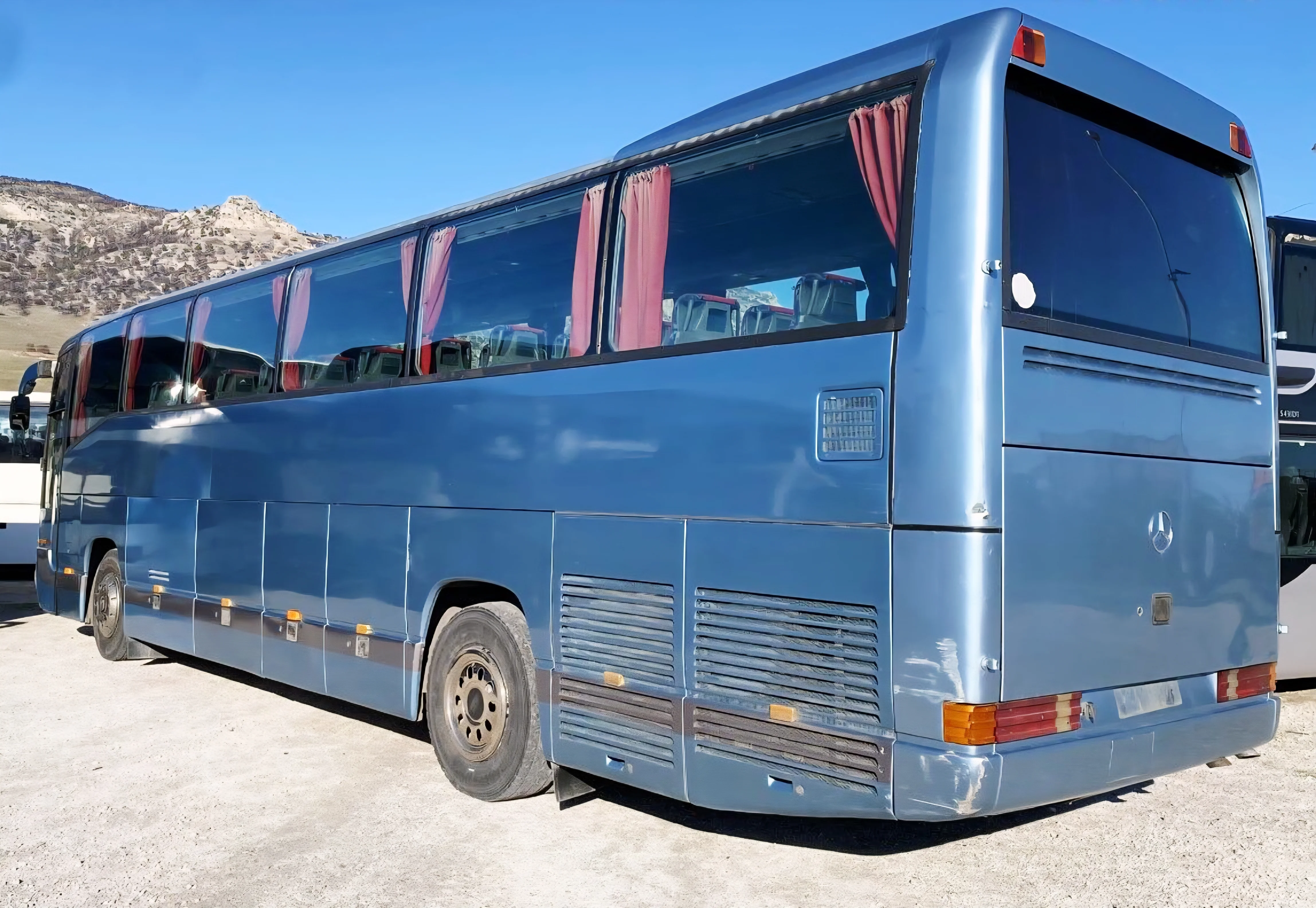 coach-bus-Mercedes-Benz-404-15-RHD---1702997861362802657_big--23121916483543977900(1).webp