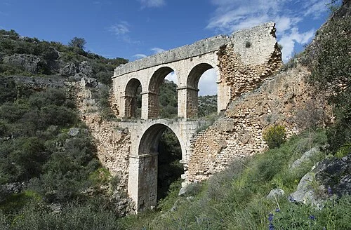 Elaiussa_Sebaste_Aqueduct_2015_6700_panorama.webp