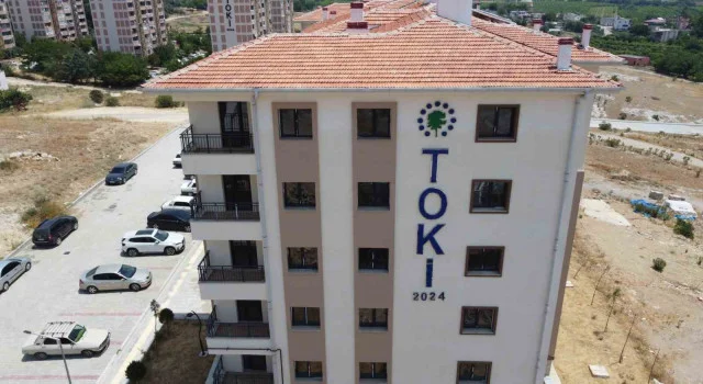 evi-yanan-vatandaslar-yeni-evine-kavustu-1720108629