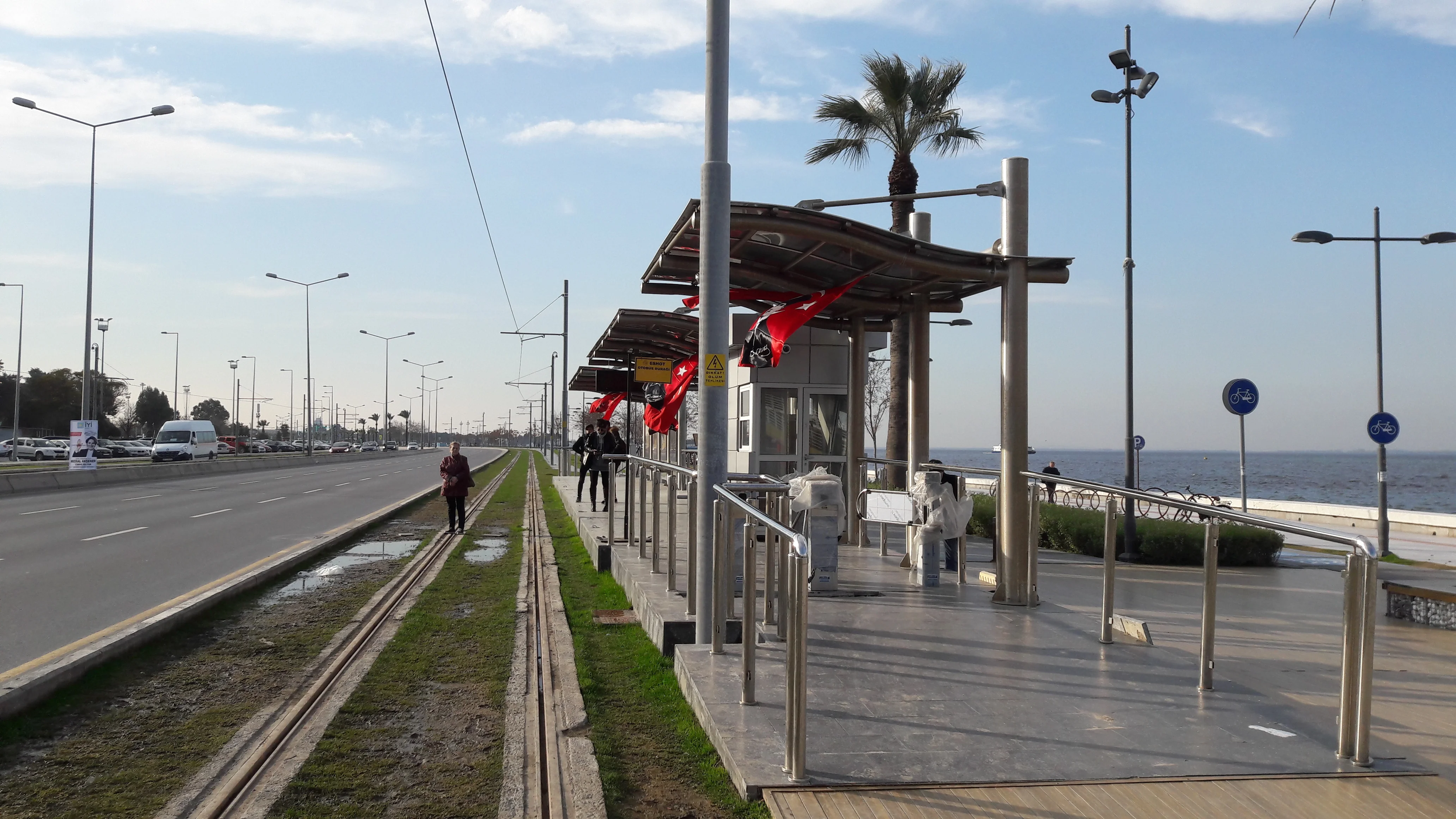 Güzelyalı_tram_station.webp