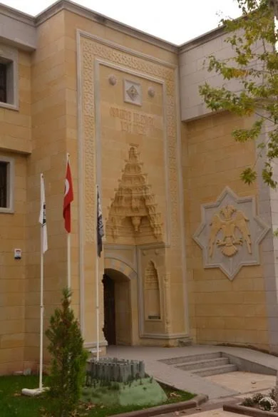 images - 2024-02-19T200929.548