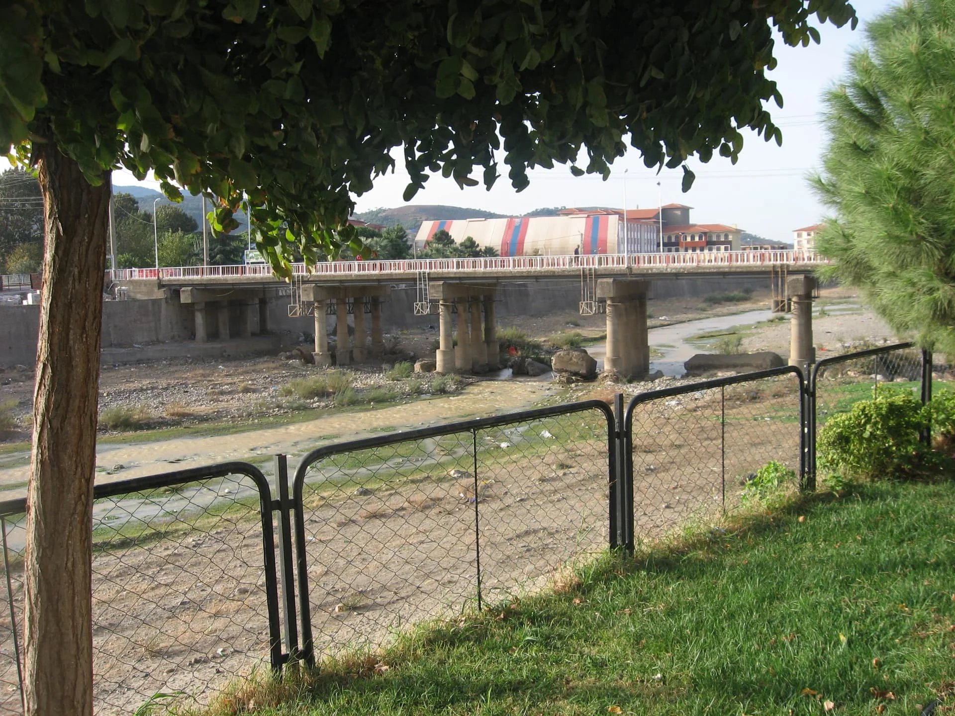 IMG_5852 havran ortasından geçen çay