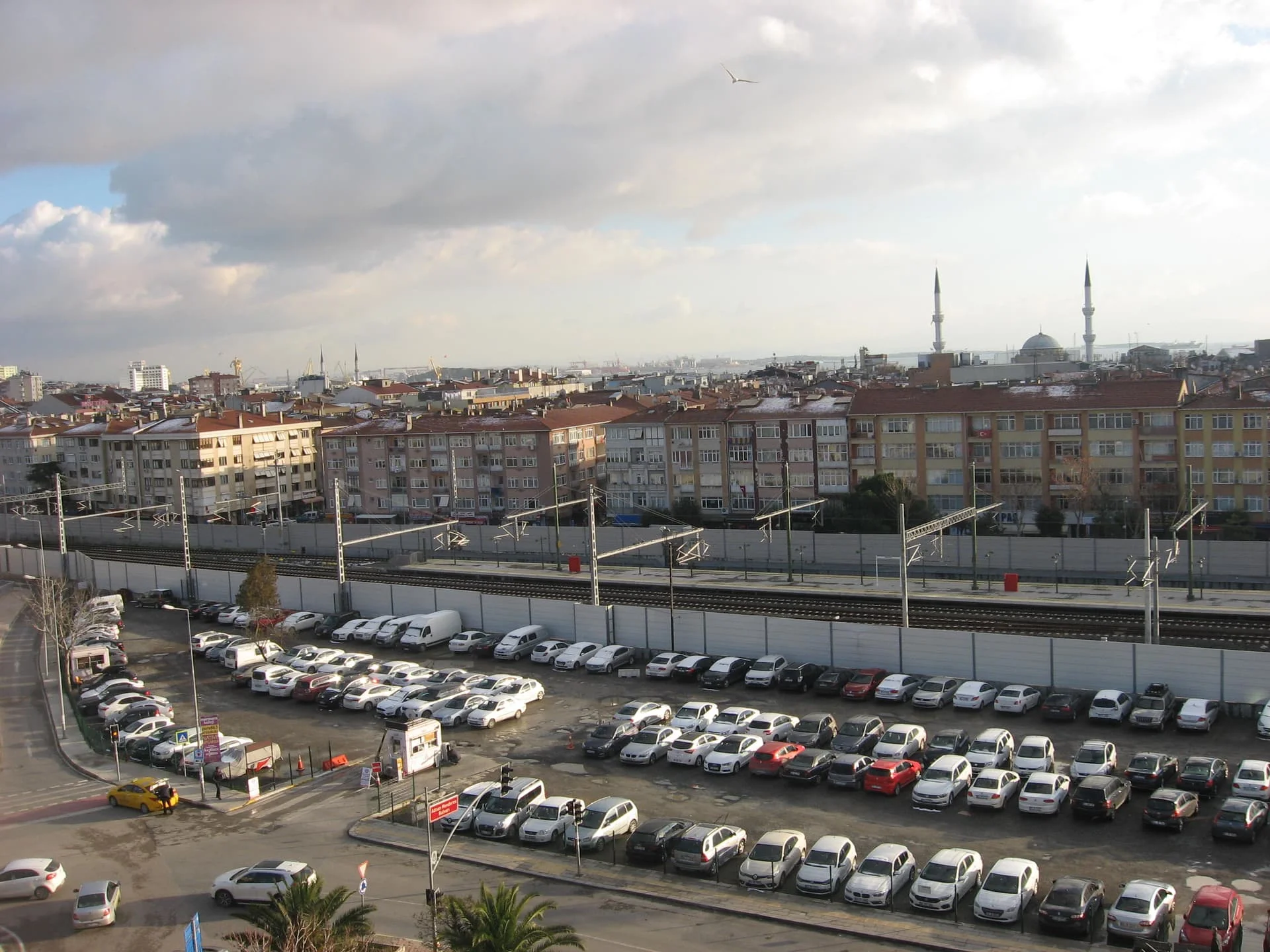 IMG_6115 pendik tren istasyonu ve otoparkı