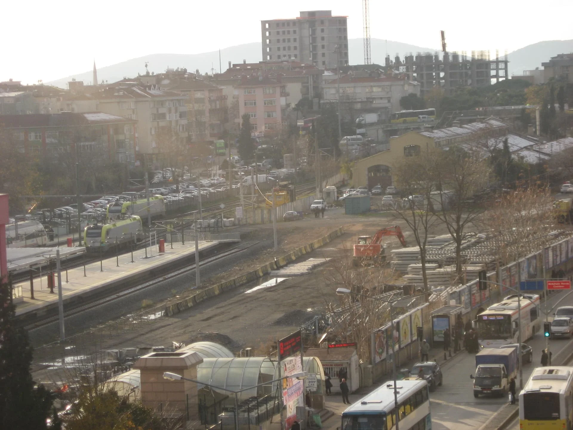 IMG_6124 pendik abdülhalik renda cad ve pendik tren istasyonu