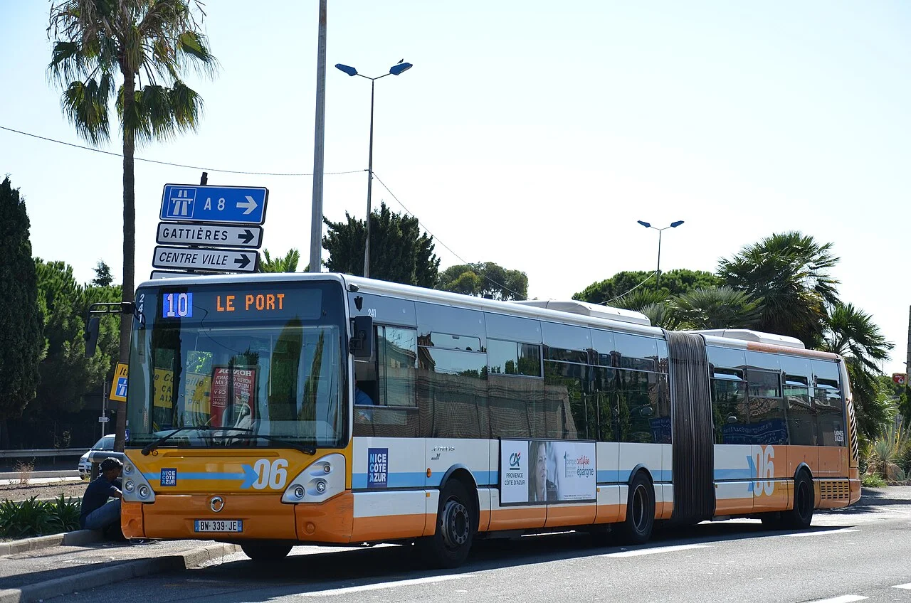 Irisbus_Citelis_18_n°241_Saint-Laurent-du-Var_Gare.webp
