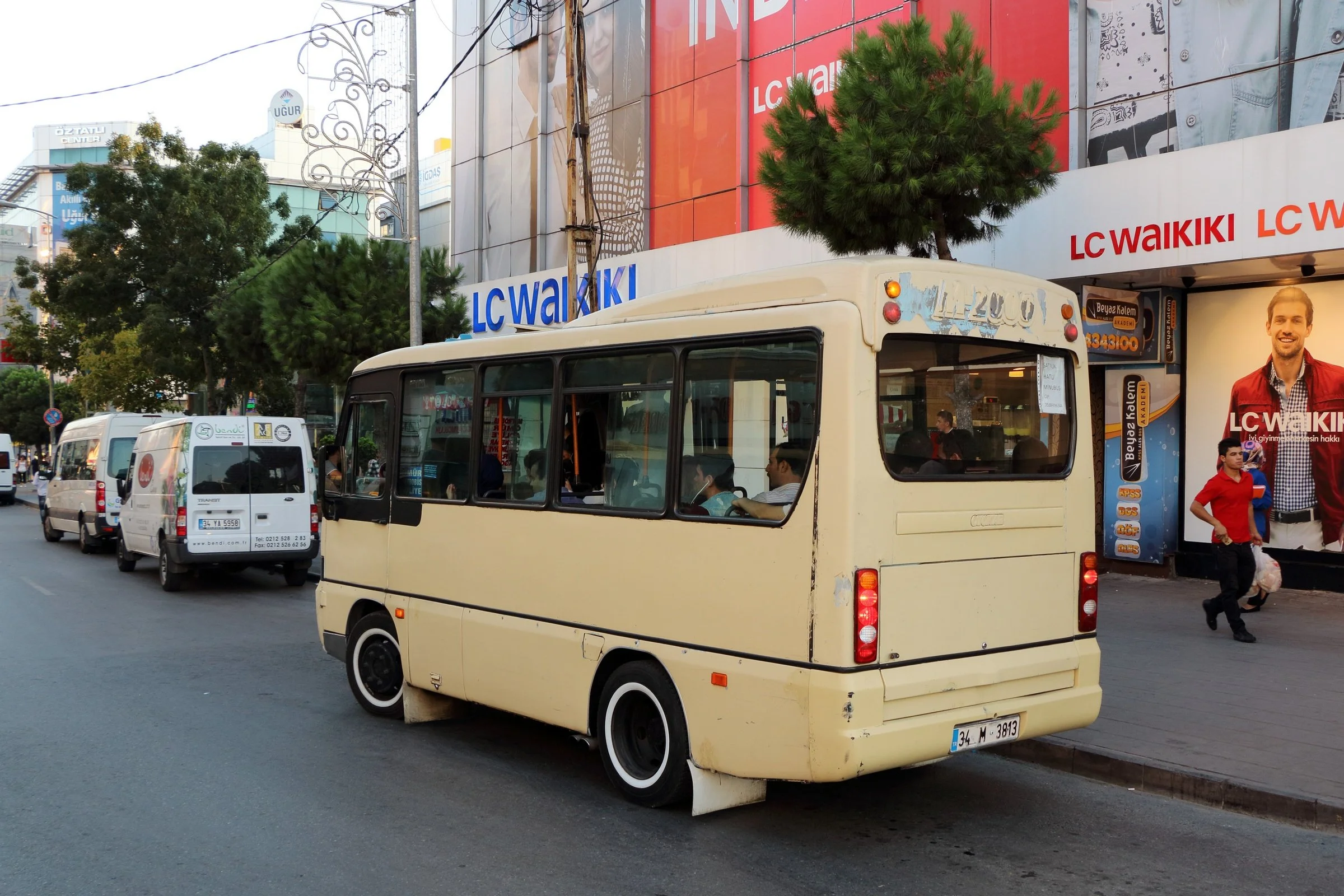 Istanbul_minibus_01.jpg