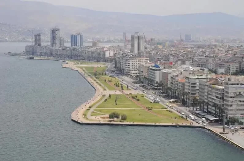 izmir_kordon_wowturkey