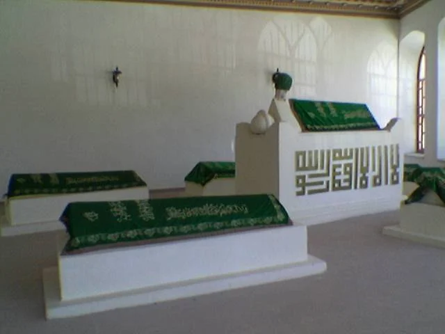 karesi_bey_turbesi_2