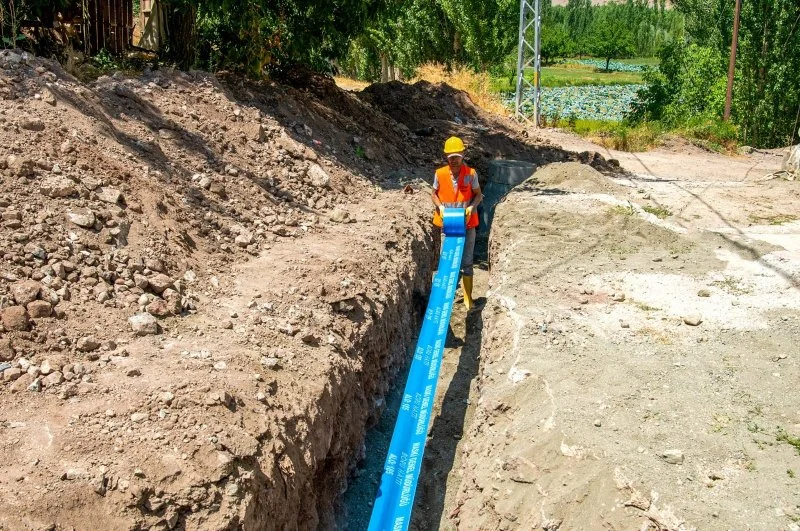 maski-kuluncak-bicir-e-kanalizasyon-hatti-insa-ediyor_5305