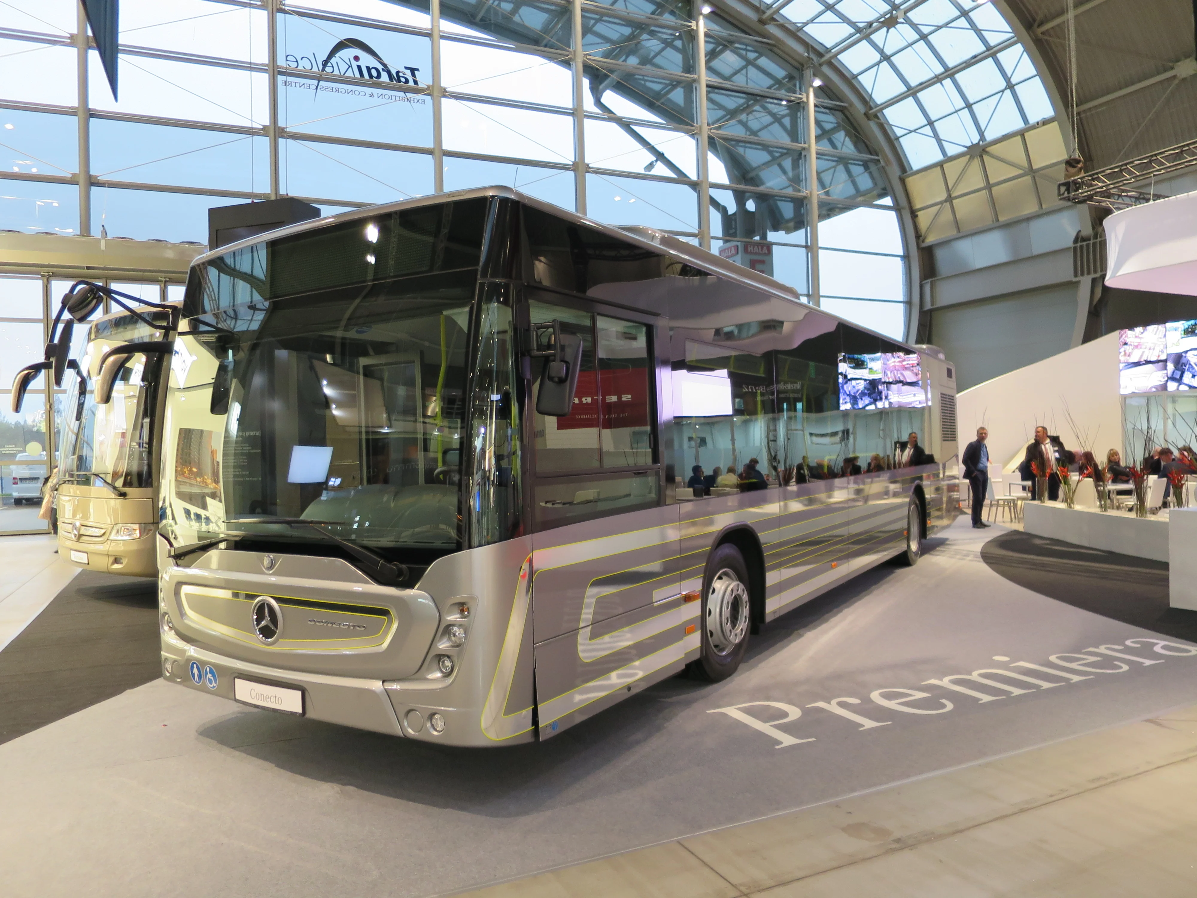 Mercedes-Benz_Conecto_TransExpo_2016_(07)_Travelarz.webp