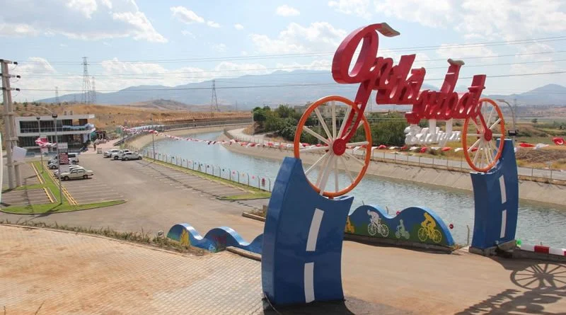 Onikisubat-Bisiklet-Yolu-Giris-800x445