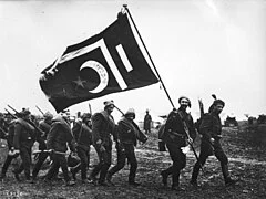 Ottoman_troops_with_flag