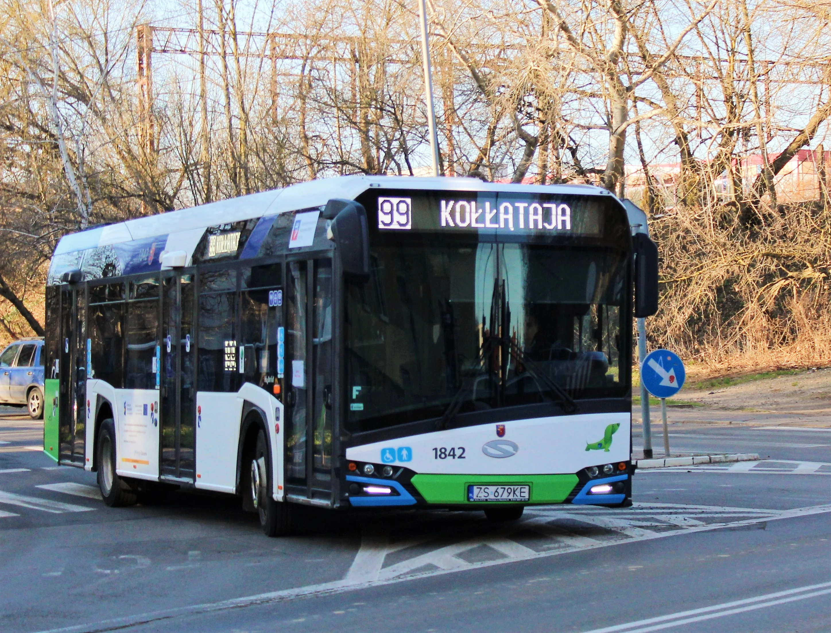 Solaris_Urbino_12_Hybrid_1842,_bus_line_99,_Szczecin,_2022.webp