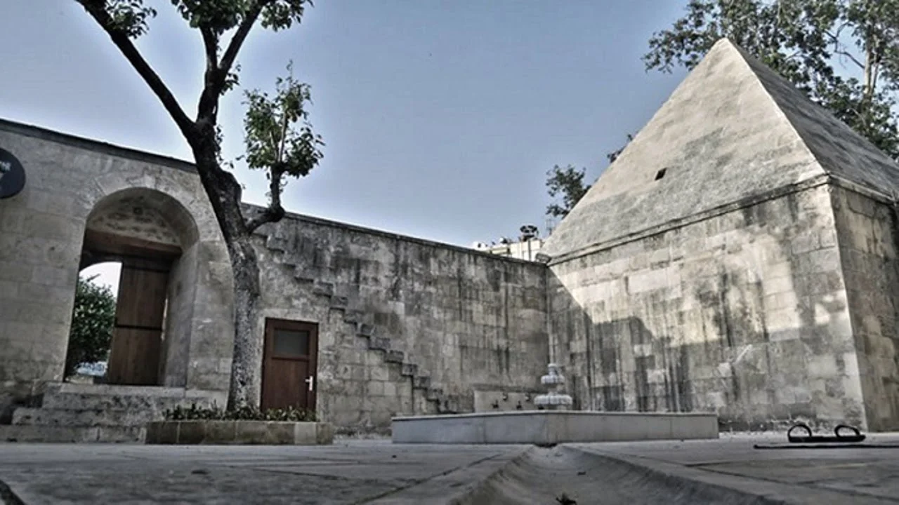 tas-medrese-nin-kisa-tarihi-ve-mimarisi