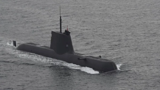 Turkiyenin-Yeni-Denizaltisi-Pirireis-Denize-Acildi