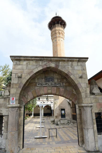 ulu-camii-minare-ve-giris