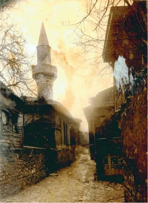 Ulubatlı_hasanın_yıkılan_mescidinin_1940_yılına_ait_fotoğrafı