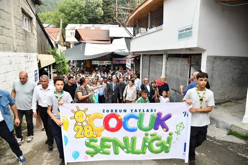 ZORKUN-YAYLASI-ÇOCUK-ŞENLİĞİ-KORTEJ-YÜRÜYÜŞÜYLE-BAŞLADI-24_1201x800_800x533